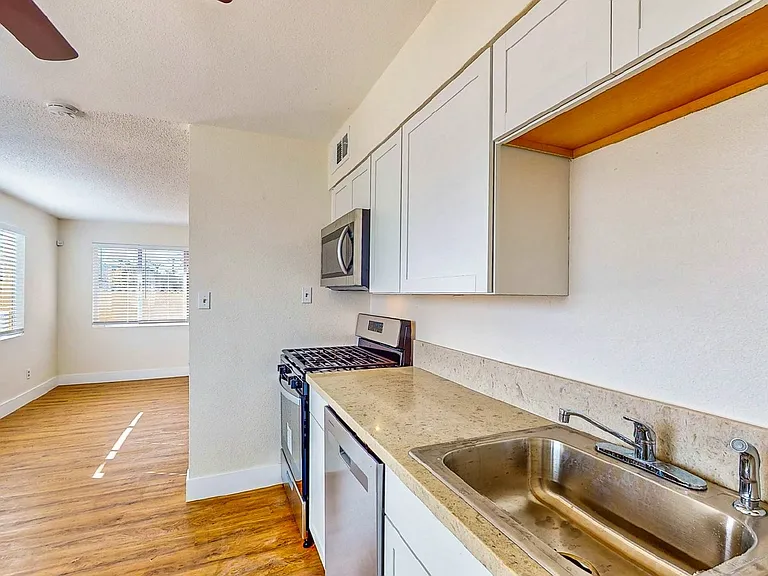 1302 Rexford Pl — Photo 10