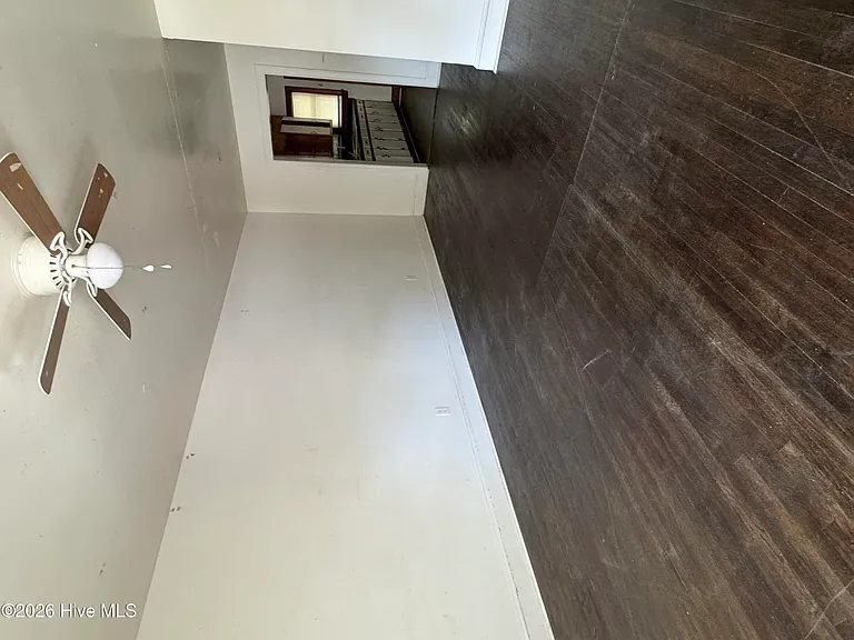 607 E 4th St — Photo 2