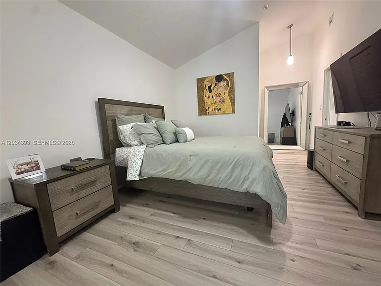 454 SW 5th Ave #7 — Photo 7