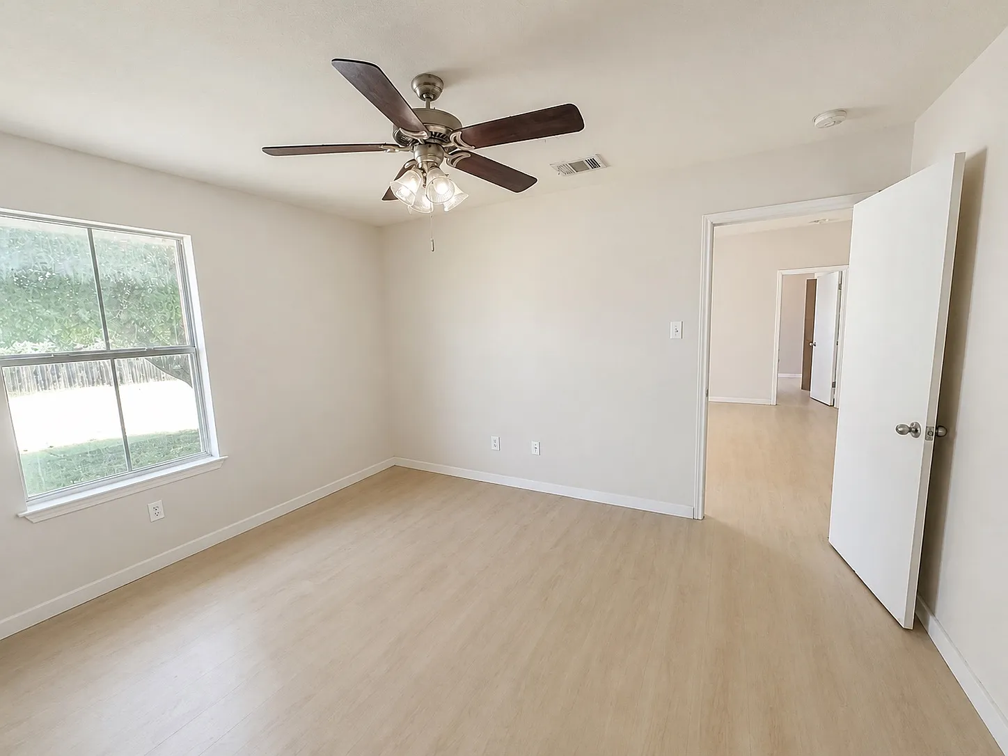 3 bed, 1250 sqft, $1,600 — Photo 4