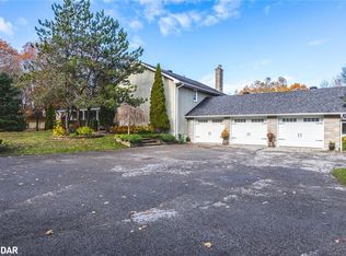 2 Mills Cir, Springwater, ON L9X 0J7
