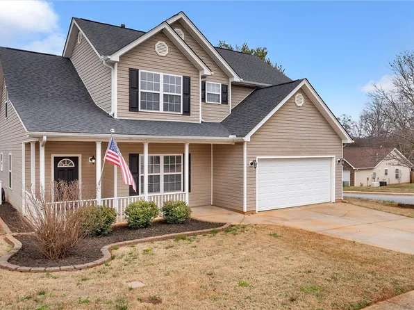 2 Ivory Arch Ct, Simpsonville, SC 29681
