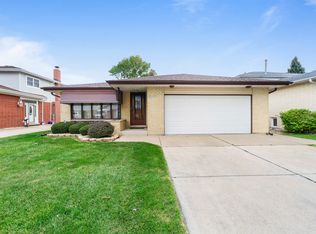 10415 S Knox Ave, Oak Lawn, IL 60453