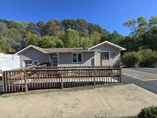 3375 Millers Run Rd, Cecil, PA 15321