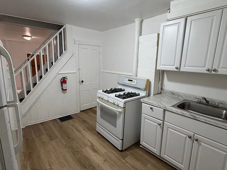 33 Hills Pl