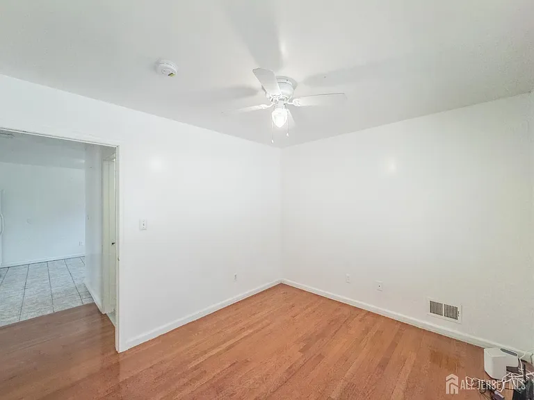 105R Lowell St — Photo 7