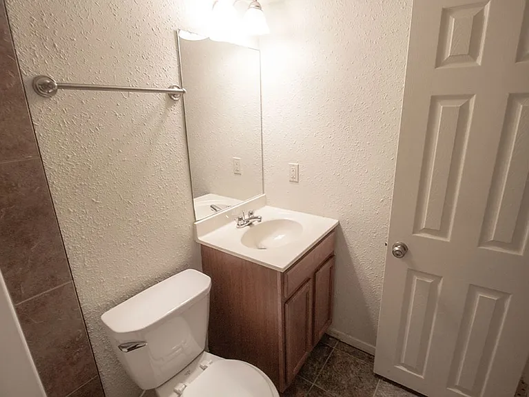 1007 W Ash St — Photo 34