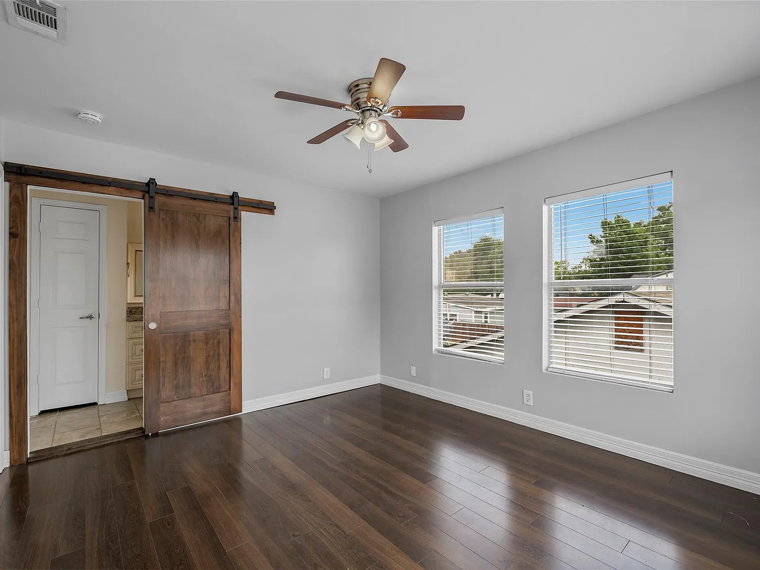 2 bed, 2.0 bath, 1200 sqft, $1,625 — Photo 4