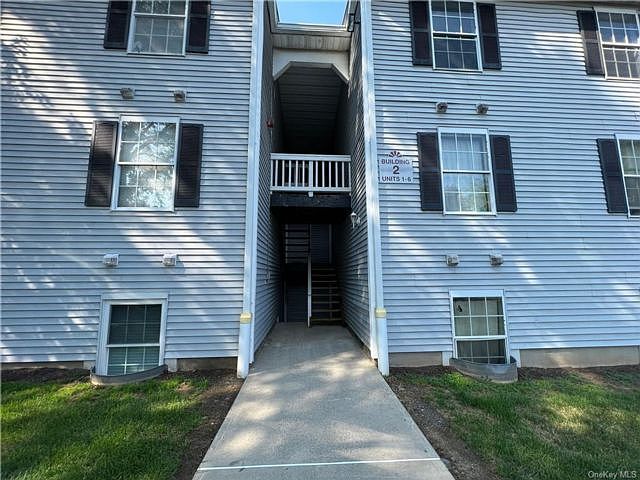 1st image of 2 Lexington Hl Unit 5