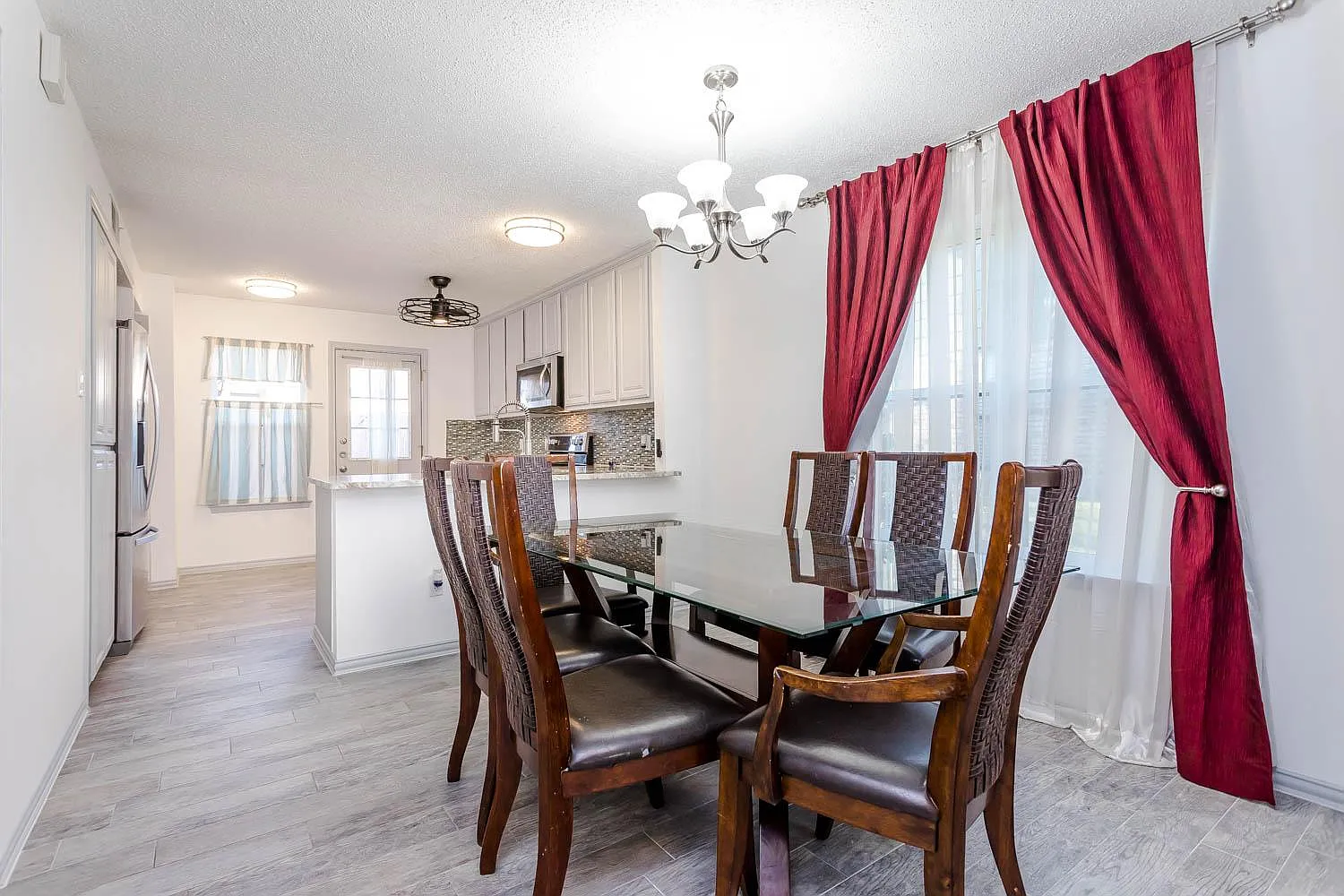 2 bed, 1030 sqft, $1,900 — Photo 2