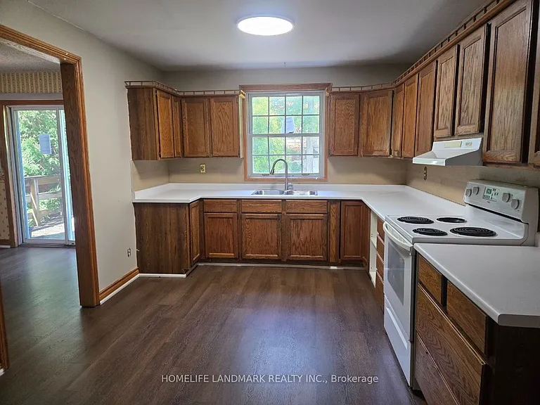 22 Centre St #1 — Photo 10