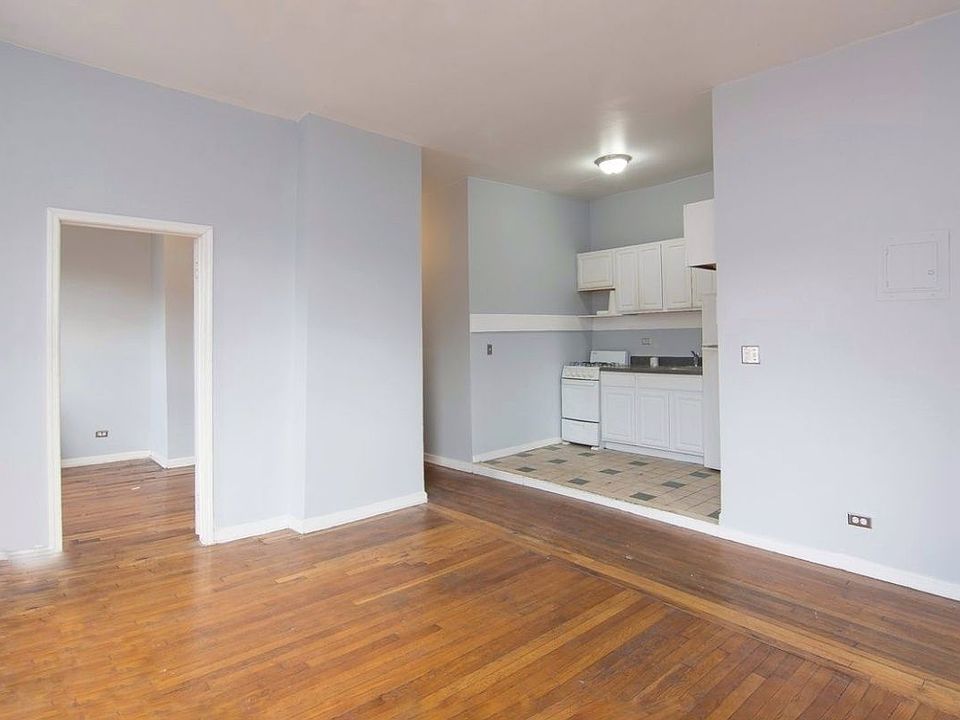 1st image of 264 Gates Ave #3R