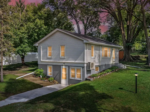 595 Kimball St NE, Fridley, MN 55432