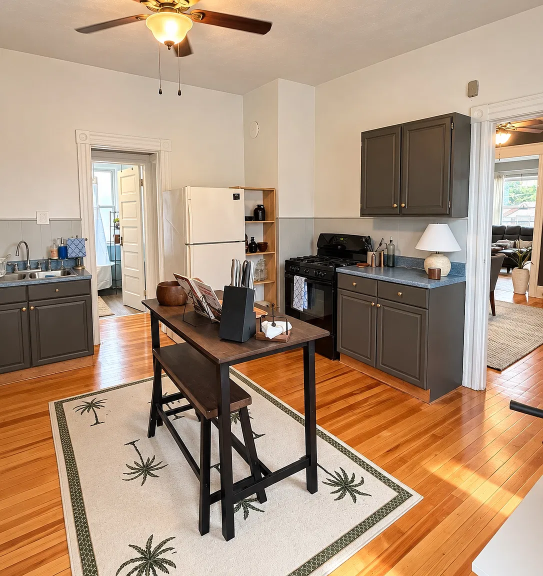 3 bed, 1363 sqft, $2,500 — Photo 1