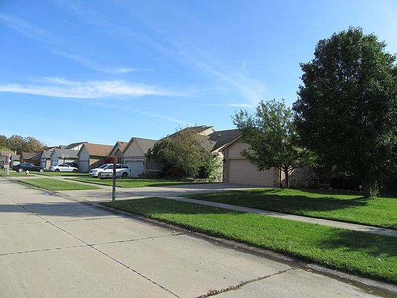5th image of 30124 Crescent Dr