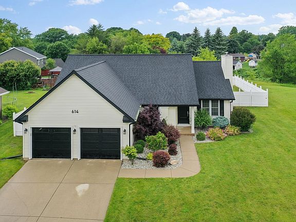 2nd image of 614 Stonehedge Rd