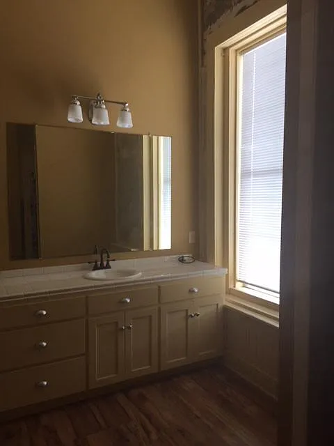 2 bed, 2000 sqft, $1,350 — Photo 2
