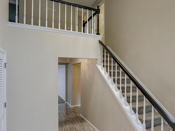 4th image of 407 Greenbriar Ct