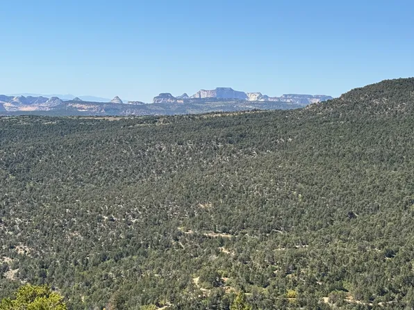 2 S Mineral Springs Rd, Mount Carmel, UT 84755