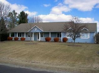 W361S2774 Lisa Ln, Dousman, WI 53118