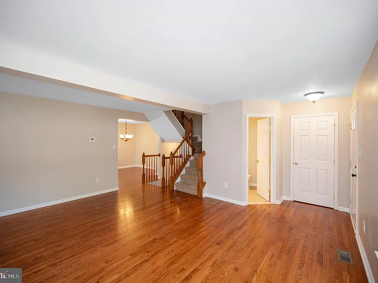 9705 Becker Ct — Photo 2