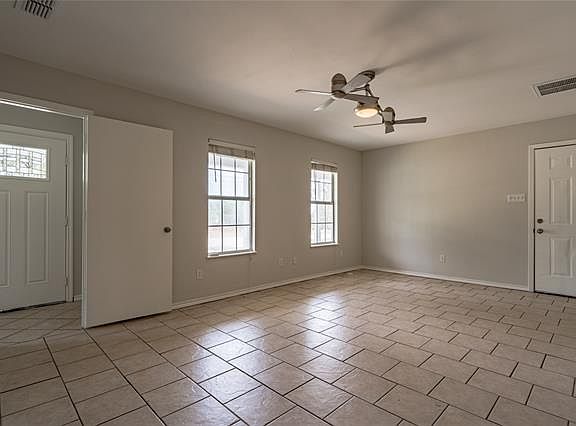 4th image of 222 Oak Creek Dr