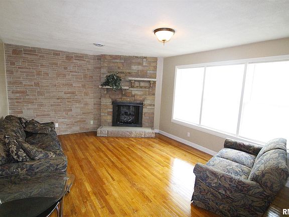 4th image of 2104 Rainbow Dr