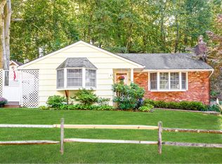 100 Abbott Dr, Halesite, NY 11743