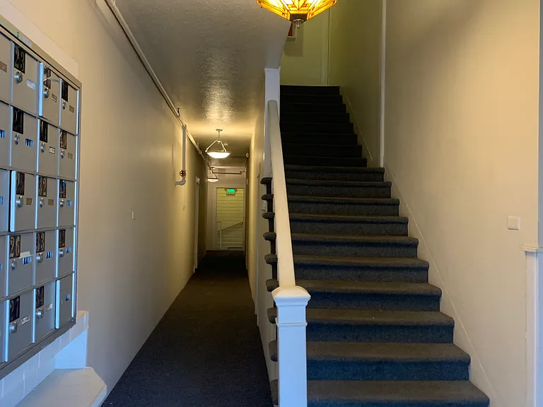Third Avenue Apartments — Photo 2