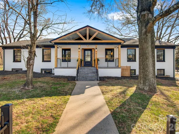 1206 9th St NW, Hickory, NC 28601