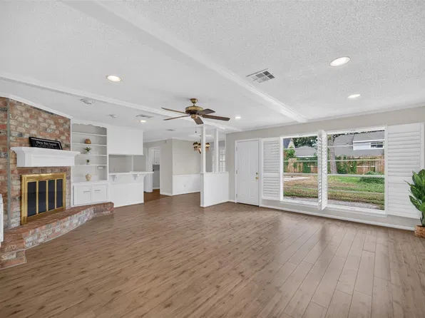 5810 Boyce Springs Dr, Houston, TX 77066