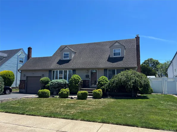 41 Ontario Ave, Plainview, NY 11803
