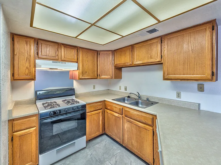 587 Sellers Pl — Photo 5