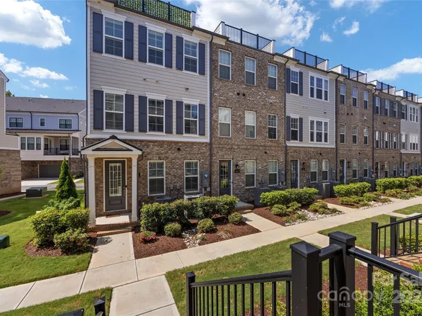 5050 Harrowsmith Ln, Charlotte, NC 28204