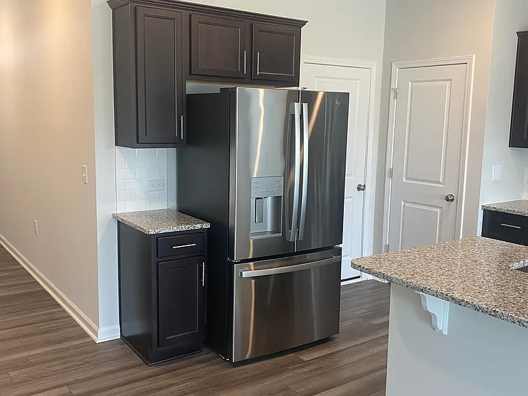 240 Peebles Dr — Photo 4