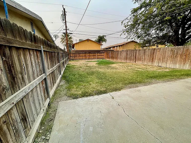 818 E Kaweah Ave — Photo 8