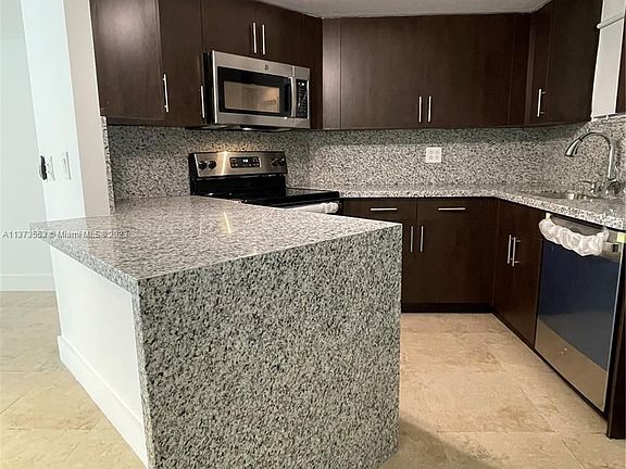 5th image of 8255 Lake Dr APT 105
