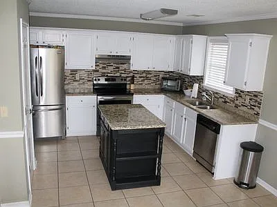 Building Photo - 208 Blake Ter