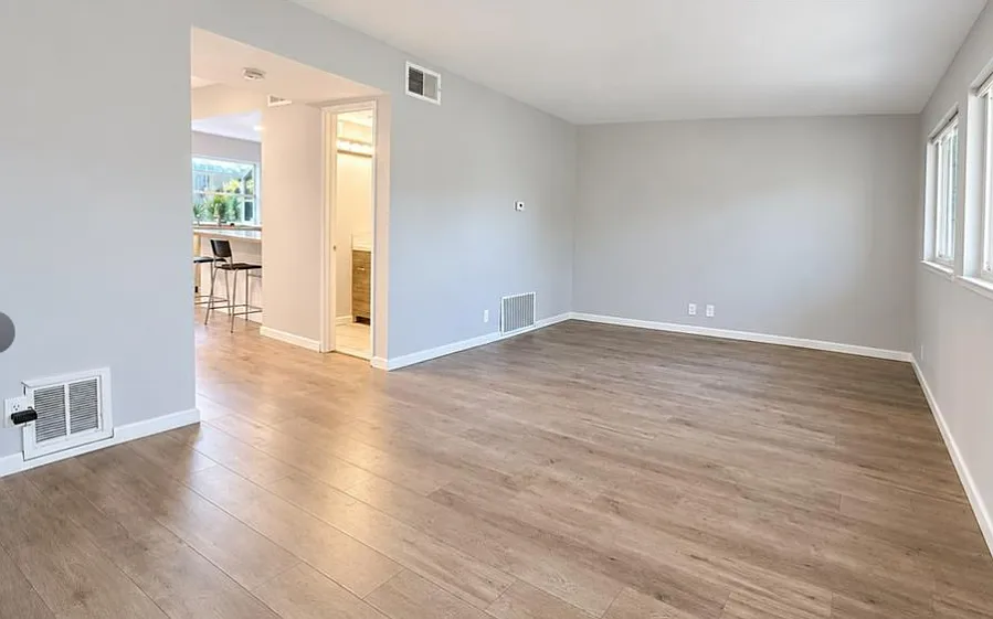 3 bed, 2.5 bath, 1426 sqft, $3,700 — Photo 3