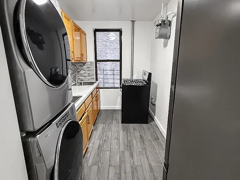 511 W 186th St #C6 — Photo 11