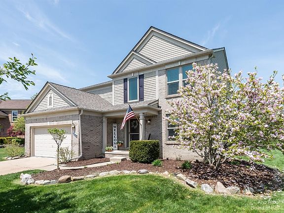 2nd image of 47382 Fairlawn Ct