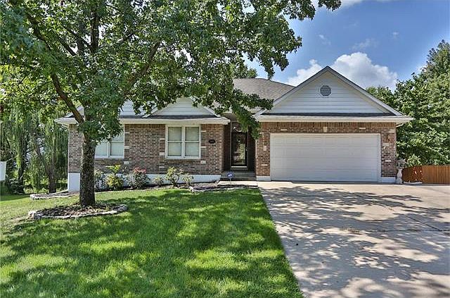 1st image of 705 NE Jamestown Ct