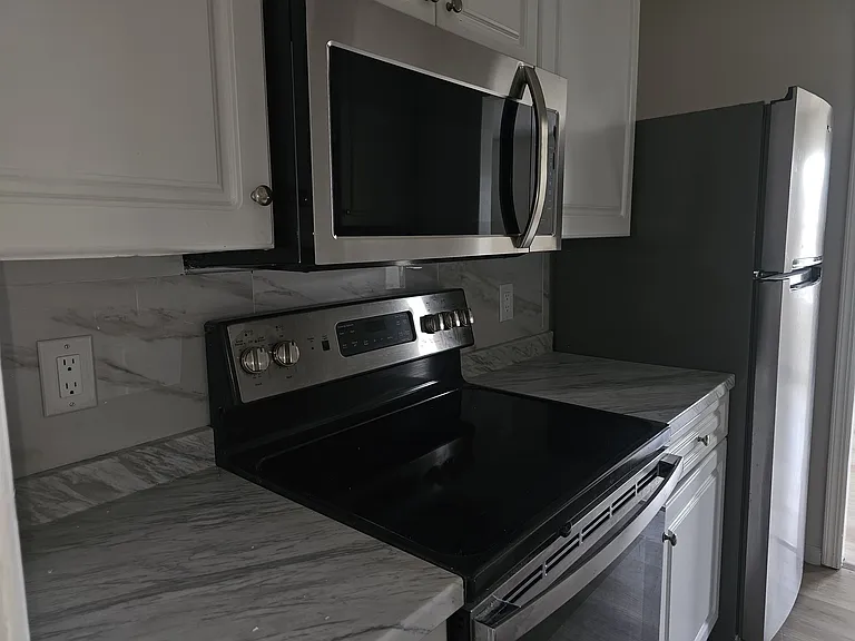 Kitchen glass top stove