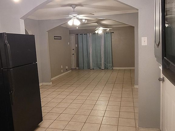 3rd image of 511 Crane Ave