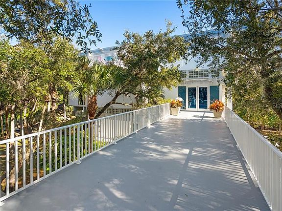 3rd image of 1002 Tara Vista Dr