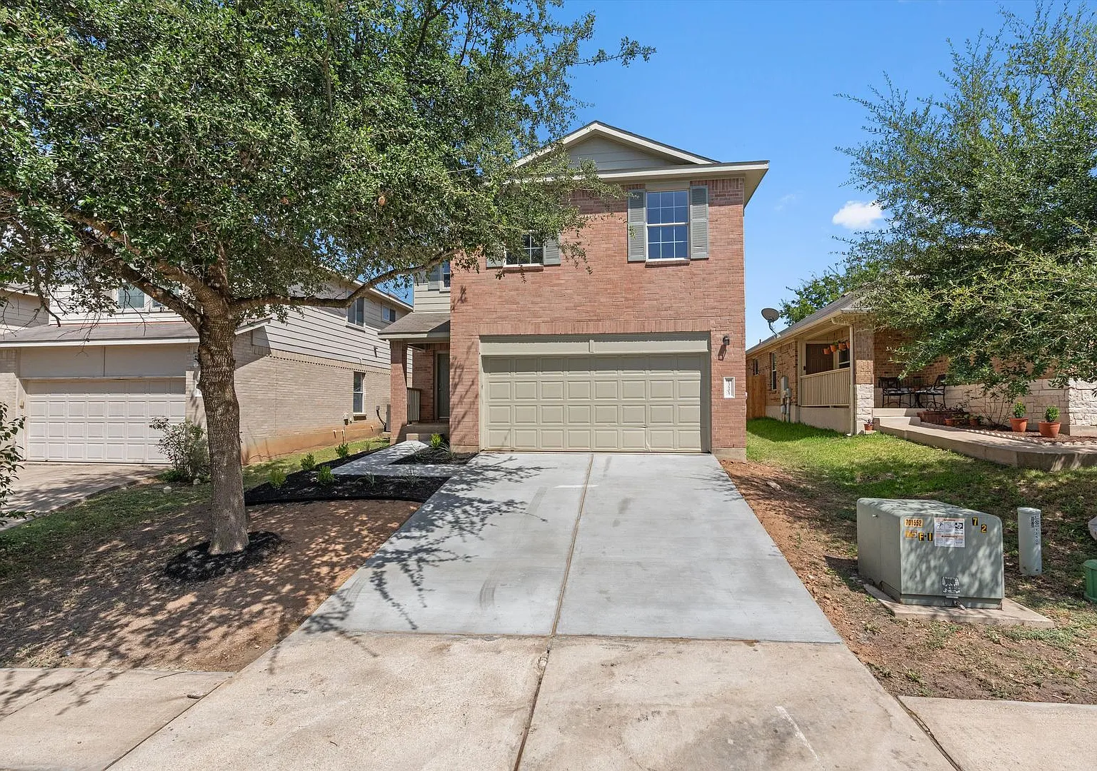 One Month Free Rent + 50% Off Security Deposit! — Photo 1