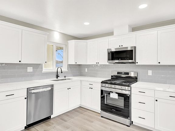 2nd image of 1900 Ellison Dr