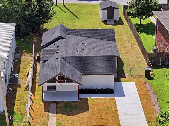 5th image of 302 Weenonah Ave