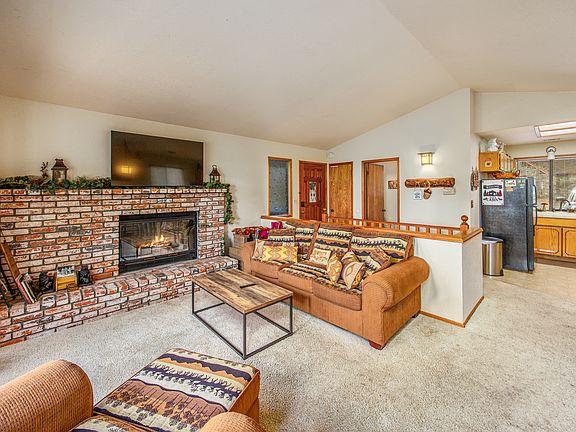 5th image of 28374 Larchmont Ln