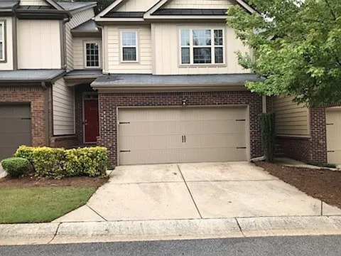 1302 Houndslake Dr photo 1